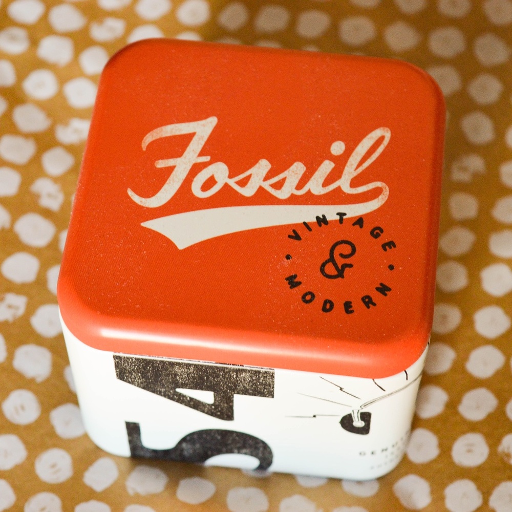 Vintage '54 Tin Box | Fossil